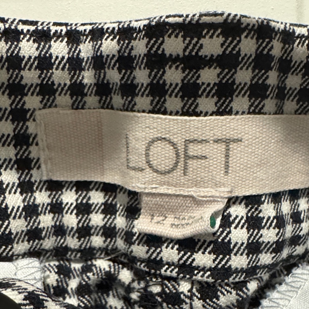LOFT Women's Black and White Checkered Cropped Pants - Picture 2 of 4
